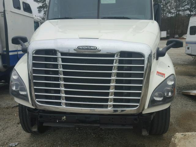 3AKJGLD68ESFY5979 - 2014 FREIGHTLINER CASCADIA 1 WHITE photo 7