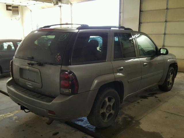 1GNDT13S962201024 - 2006 CHEVROLET TRAILBLAZE GRAY photo 4