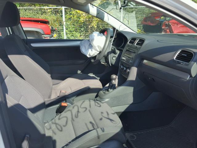 WVWAB7AJ2BW094493 - 2011 VOLKSWAGEN GOLF WHITE photo 5