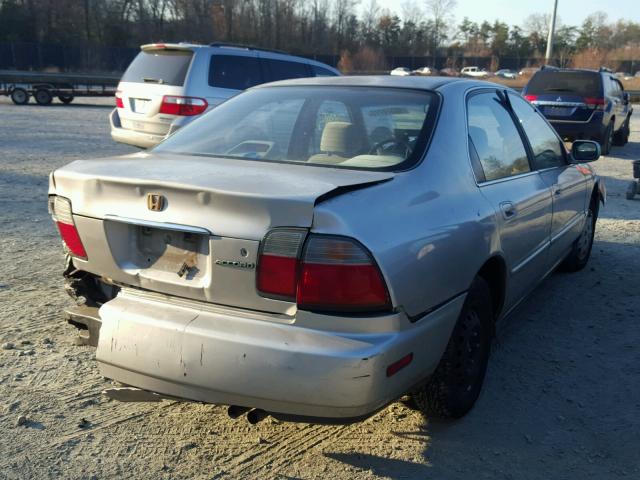 1HGCD5699TA270042 - 1996 HONDA ACCORD VAL SILVER photo 4