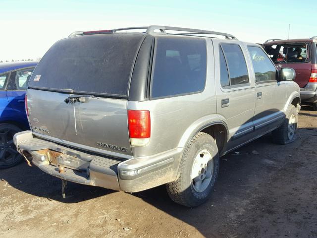 1GNDT13W1W2189406 - 1998 CHEVROLET BLAZER SILVER photo 4