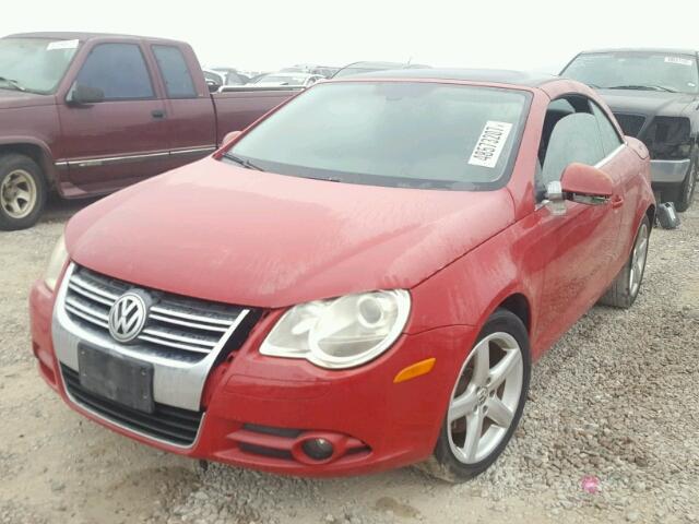 WVWDA71F27V002324 - 2007 VOLKSWAGEN EOS 2.0T S RED photo 2