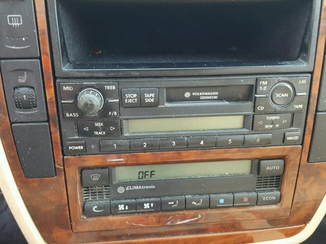 WVWYH63B41E263513 - 2001 VOLKSWAGEN PASSAT GLX BLUE photo 9