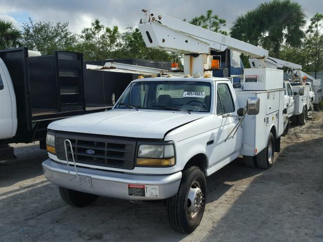 2FDLF47M1NCB04083 - 1992 FORD F SUPER DU WHITE photo 2