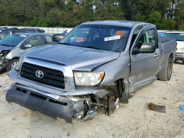 5TBRT541X8S460119 - 2008 TOYOTA TUNDRA DOU SILVER photo 2