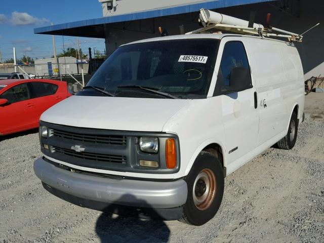 1GCEG15W7V1075705 - 1997 CHEVROLET EXPRESS G1 WHITE photo 2