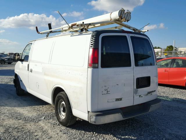 1GCEG15W7V1075705 - 1997 CHEVROLET EXPRESS G1 WHITE photo 3