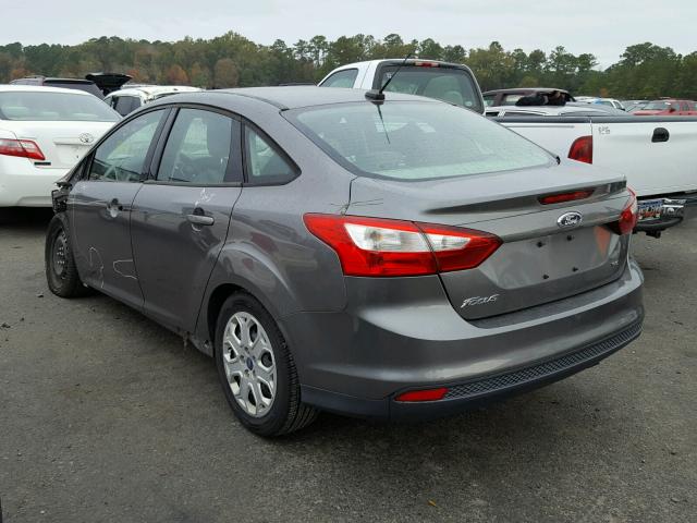 1FAHP3F21CL166349 - 2012 FORD FOCUS SE GRAY photo 3