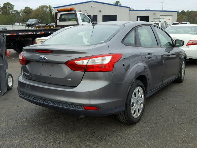 1FAHP3F21CL166349 - 2012 FORD FOCUS SE GRAY photo 4