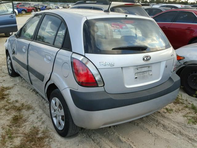 KNADE243X96532835 - 2009 KIA RIO 5 SX SILVER photo 3