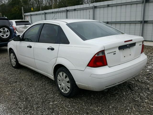 1FAFP34N66W117266 - 2006 FORD FOCUS ZX4 WHITE photo 3