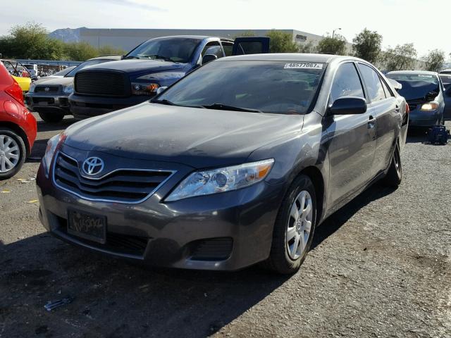 4T1BF3EK9BU682581 - 2011 TOYOTA CAMRY BASE CHARCOAL photo 2