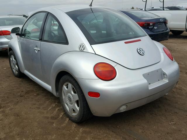 3VWCA21C0YM415453 - 2000 VOLKSWAGEN NEW BEETLE Gümüş foto 3