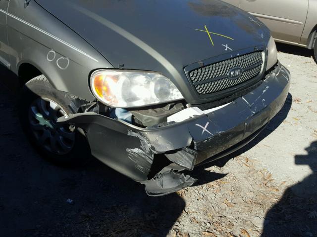 KNDUP131746563489 - 2004 KIA SEDONA EX GRAY photo 9