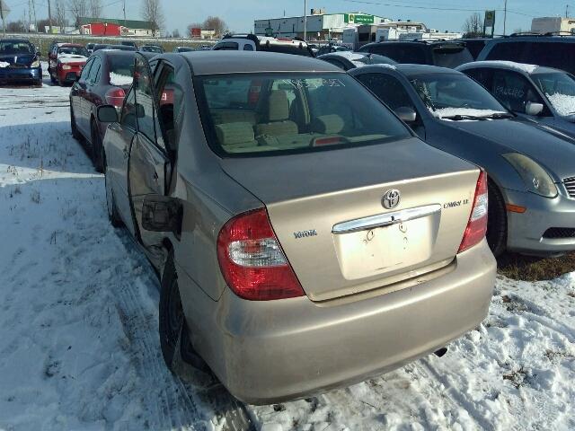 JTDBE32K220048158 - 2002 TOYOTA CAMRY LE BEIGE photo 3