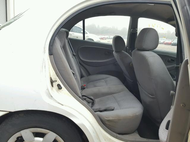 KNADC123426176682 - 2002 KIA RIO WHITE photo 6