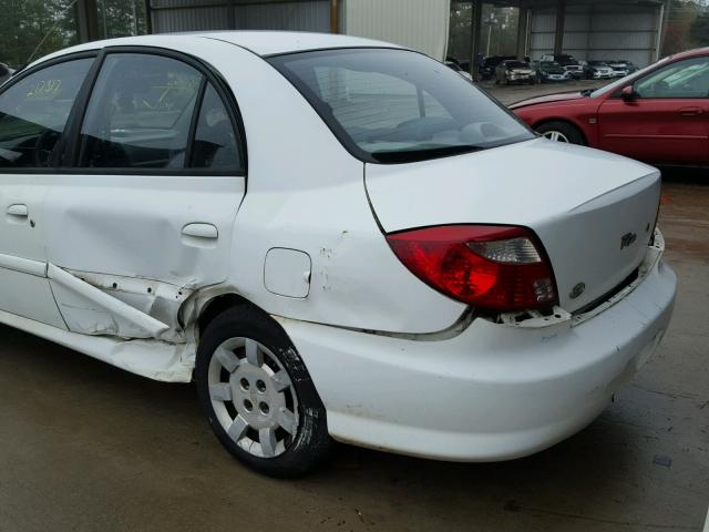 KNADC123426176682 - 2002 KIA RIO WHITE photo 9