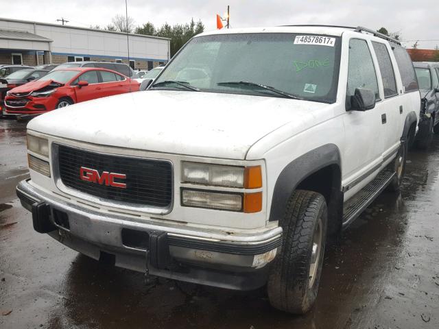 3GKGK16F5TG520693 - 1996 GMC SUBURBAN K WHITE photo 2