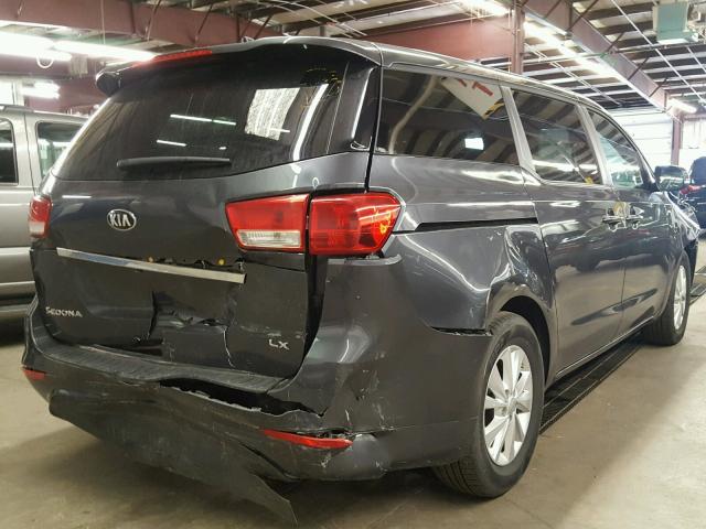 KNDMB5C17H6243469 - 2017 KIA SEDONA LX GRAY photo 4