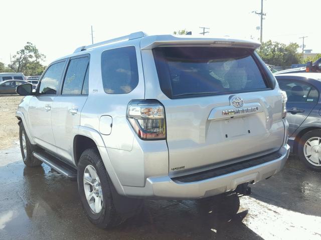 JTEZU5JR7H5150669 - 2017 TOYOTA 4RUNNER SR SILVER photo 3