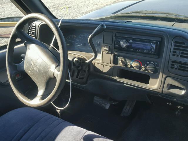 1GTEC14H9SZ562917 - 1995 GMC SIERRA C15 BLUE photo 9