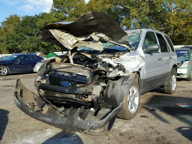 1FMYU03106KD17426 - 2006 FORD ESCAPE XLT SILVER photo 2