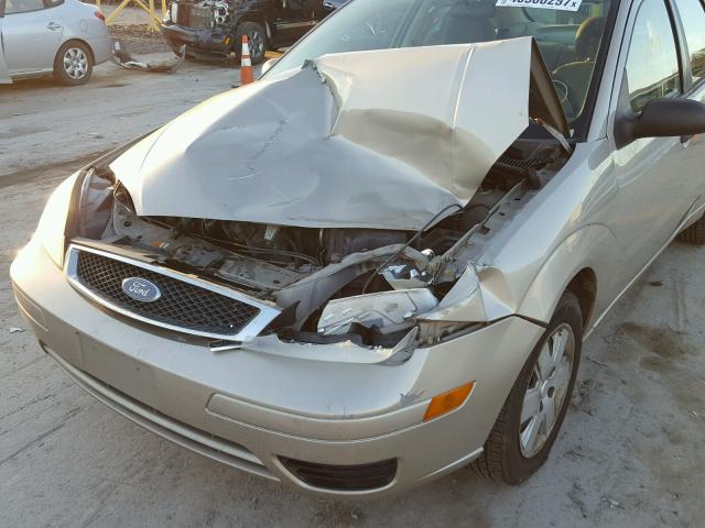 1FAHP34N97W162664 - 2007 FORD FOCUS ZX4 GOLD photo 9