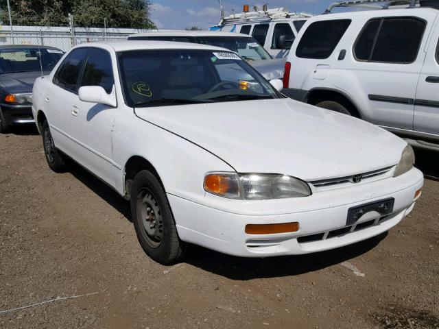 JT2BG12K9T0369879 - 1996 TOYOTA CAMRY DX WHITE photo 1