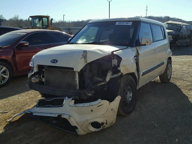 KNDJT2A55C7444357 - 2012 KIA SOUL WHITE photo 2