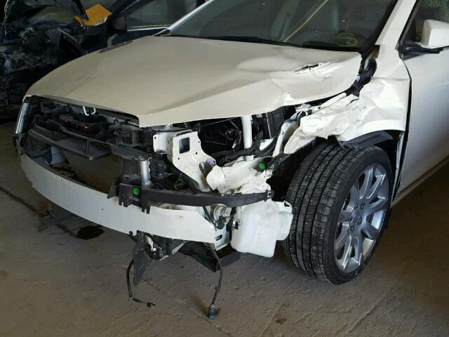 1G4GE5ED7BF209675 - 2011 BUICK LACROSSE C WHITE photo 9