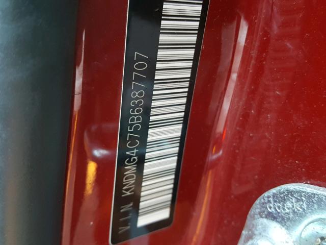 KNDMG4C75B6387707 - 2011 KIA SEDONA LX RED photo 10