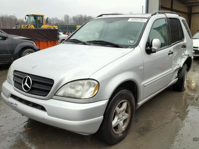 4JGAB54E41A283737 - 2001 MERCEDES-BENZ ML 320 SILVER photo 2