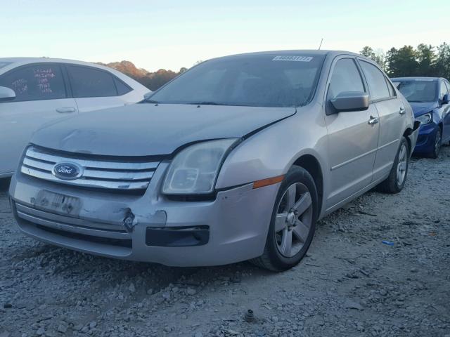 3FAHP07Z07R242631 - 2007 FORD FUSION SE SILVER photo 2