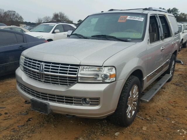 5LMFU27547LJ03435 - 2007 LINCOLN NAVIGATOR SILVER photo 2