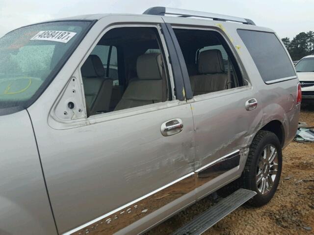 5LMFU27547LJ03435 - 2007 LINCOLN NAVIGATOR SILVER photo 9