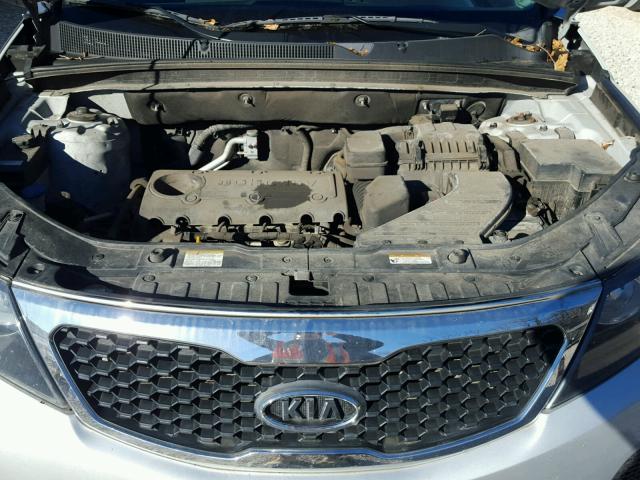 5XYKTCA14BG007832 - 2011 KIA SORENTO BA SILVER photo 7