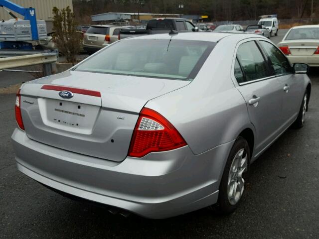 3FAHP0HA4BR167529 - 2011 FORD FUSION SE SILVER photo 4