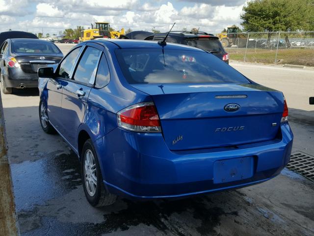 1FAHP3FN4BW142666 - 2011 FORD FOCUS SE BLUE photo 3