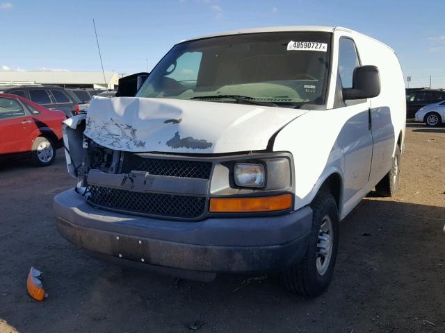 1GCHG35K781142975 - 2008 CHEVROLET EXPRESS G3 WHITE photo 2