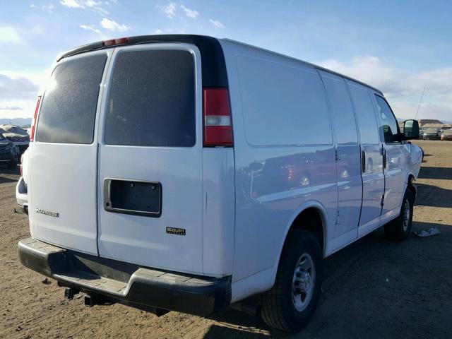 1GCHG35K781142975 - 2008 CHEVROLET EXPRESS G3 WHITE photo 4