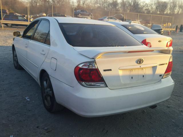 4T1BA32K16U090746 - 2006 TOYOTA CAMRY SE WHITE photo 3