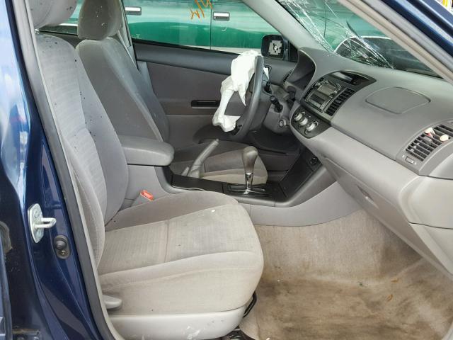 4T1BE32K95U412469 - 2005 TOYOTA CAMRY LE BLUE photo 5