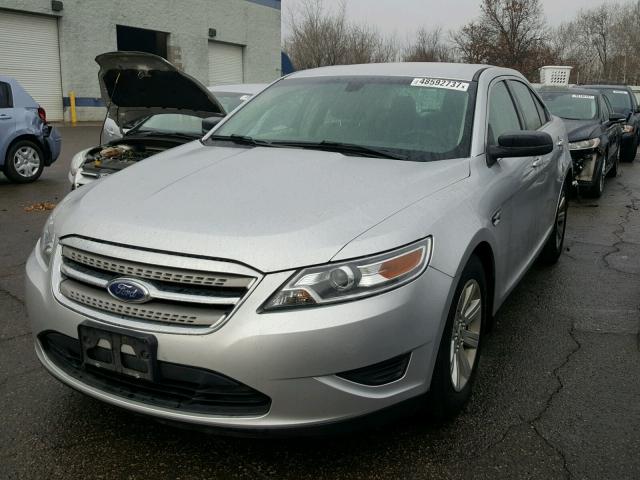 1FAHP2DW2CG118724 - 2012 FORD TAURUS SE GRAY photo 2