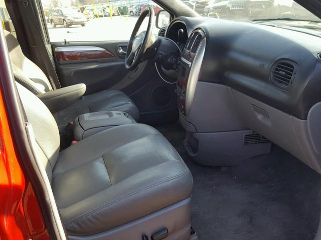 2C8GP64L85R115958 - 2005 CHRYSLER TOWN & COU 红色 照片 5