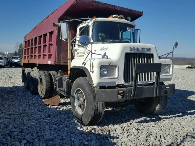 1M2B120C6HA060569 - 1987 MACK 600 DM600 WHITE photo 1