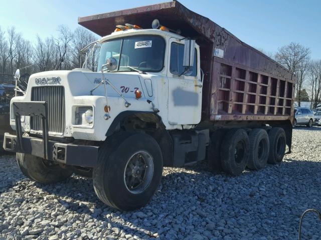 1M2B120C6HA060569 - 1987 MACK 600 DM600 WHITE photo 2