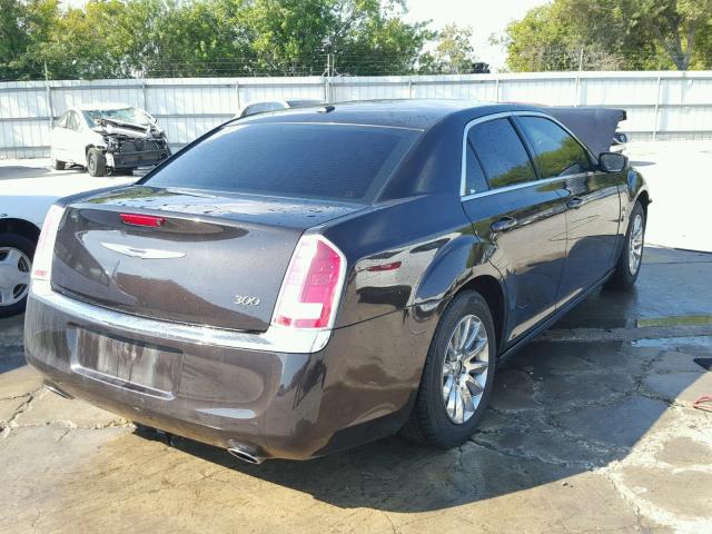 2C3CCAAG8DH658628 - 2013 CHRYSLER 300 BROWN photo 4