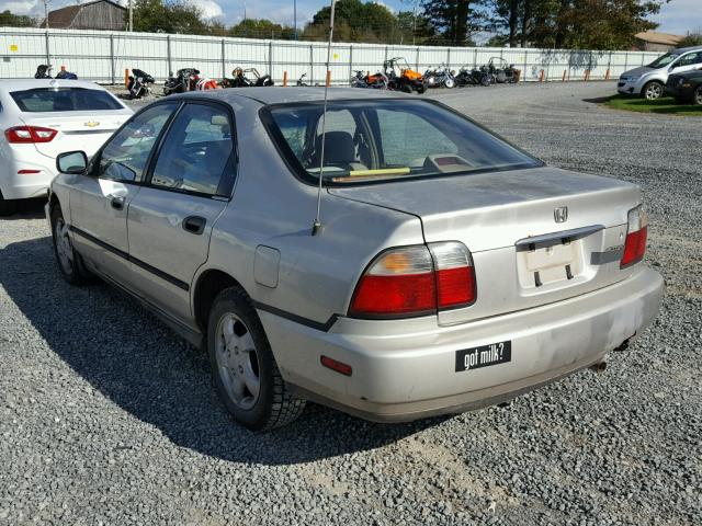 1HGCD5529TA182404 - 1996 HONDA ACCORD DX BEIGE photo 3