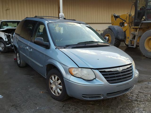 2C4GP54L15R559985 - 2005 CHRYSLER TOWN & COU GRAY photo 1