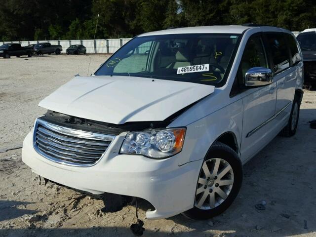 2C4RC1BG7CR233656 - 2012 CHRYSLER TOWN & COU WHITE photo 2